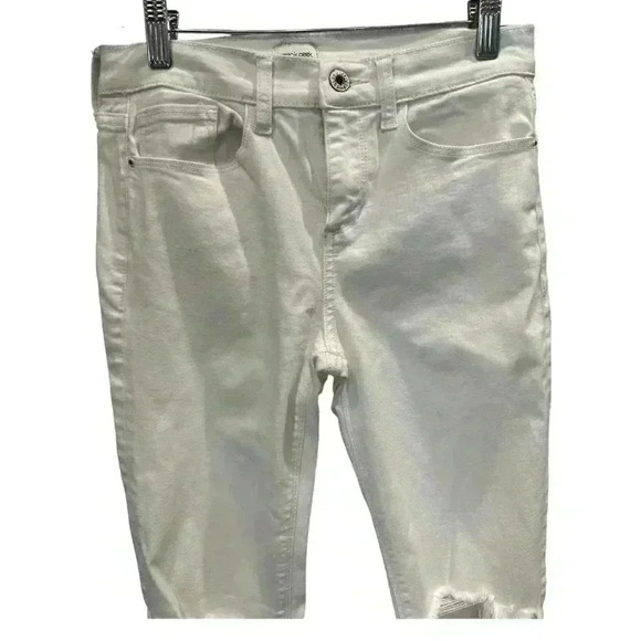 - Sneak Peek Juniors  White MId-Rise Distressed Jeans, Size 5,   Pre-Owned - Picture 3 of 8